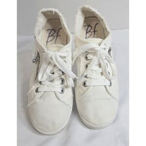 Blowfish Malibu women's 8.5 Canvas Beachy Distressed White Sneakers/Shoes
